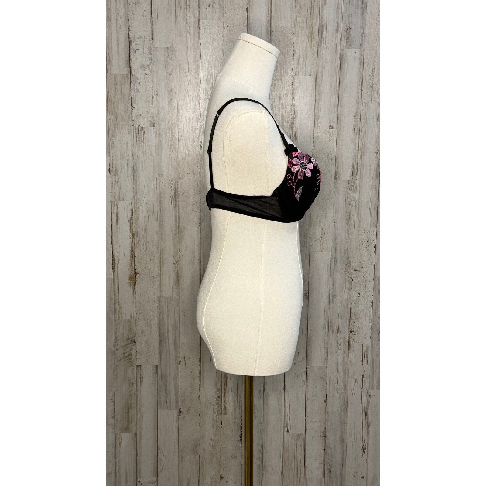 Victoria's Secret Women's Black Floral Embroidered Push-Up Bra Size 36B