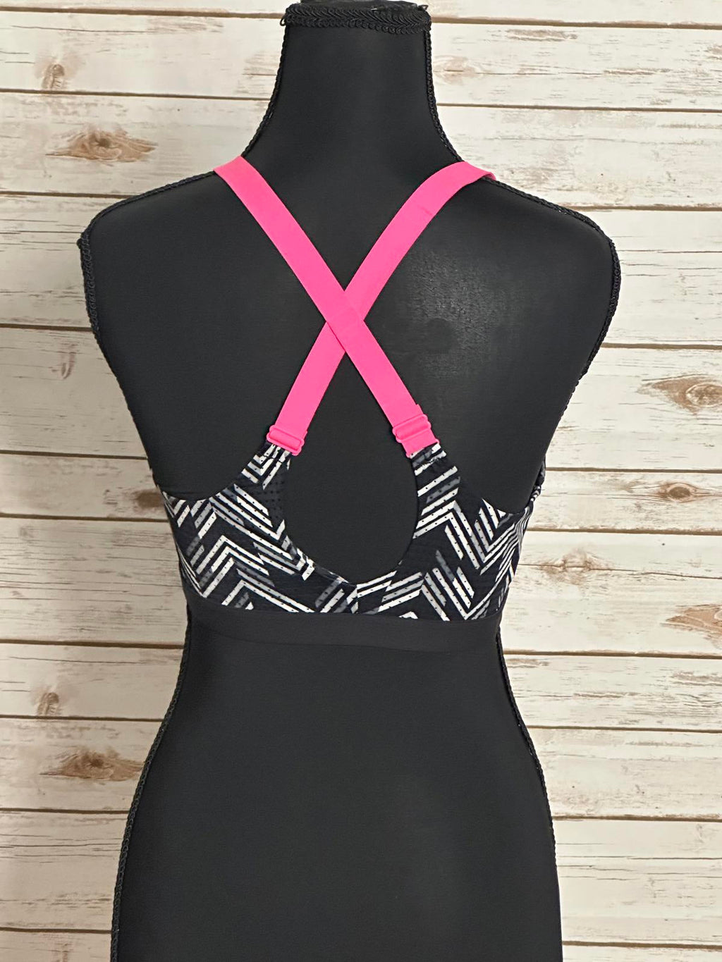 Victoria's Secret VSX Sport lightly padded mesh wireless sports bra Size 32D