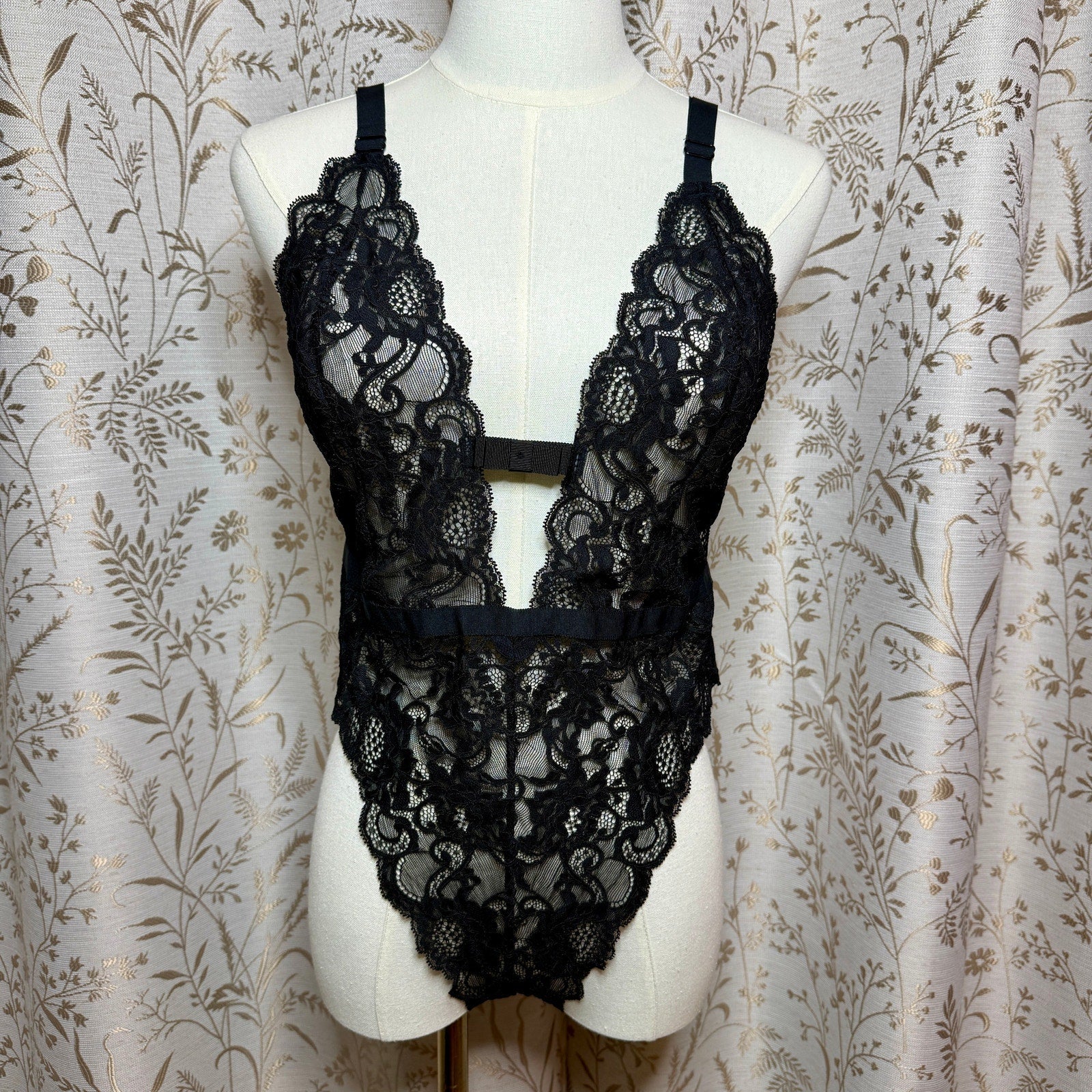 Victorias Secret Black Lace Plunge Teddy Womens L Sexy Sirencore Dark Coquette