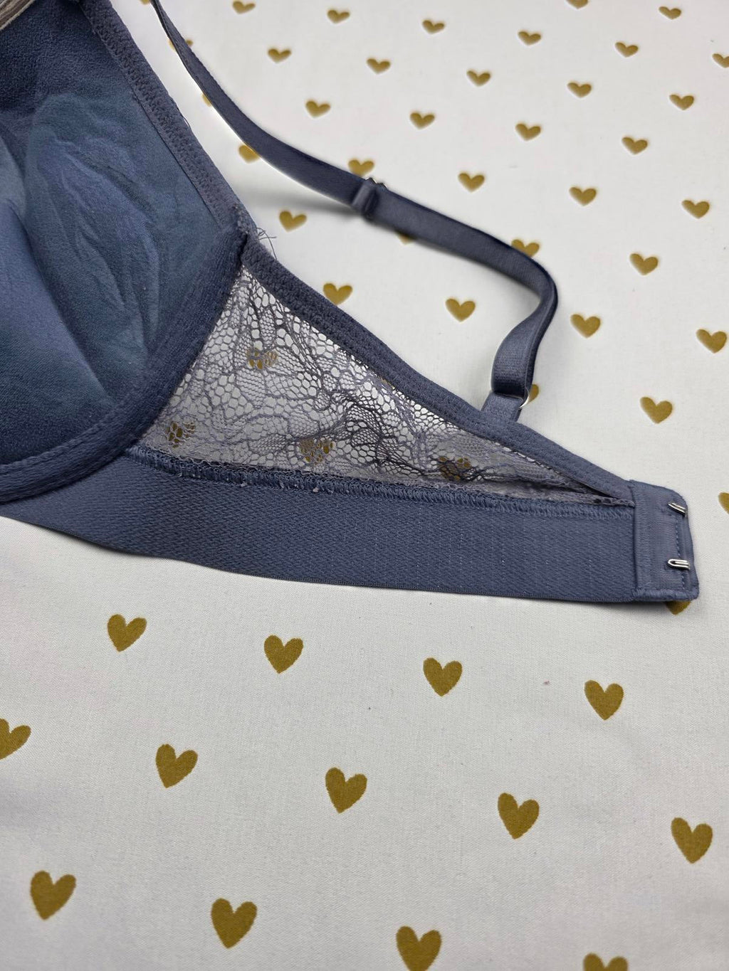 Victorias Secret BOMBSHELL add 2 sizes Plunge Bra 32D Lace Accent GREY Sexy