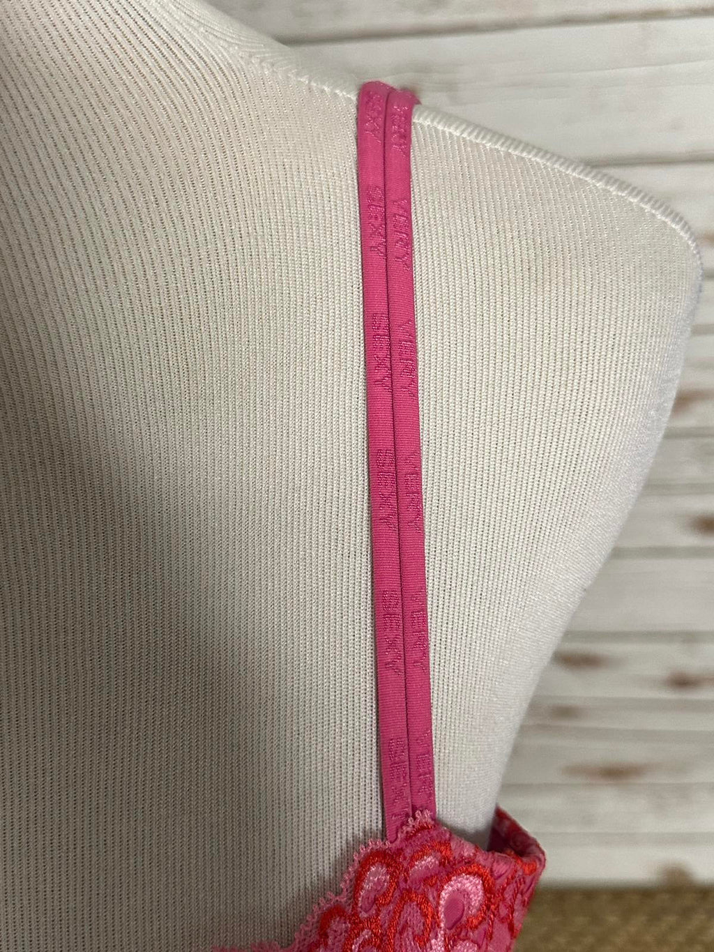 Victoria's Secret Very Sexy pink/red floral lace padded demi bra Size 36C