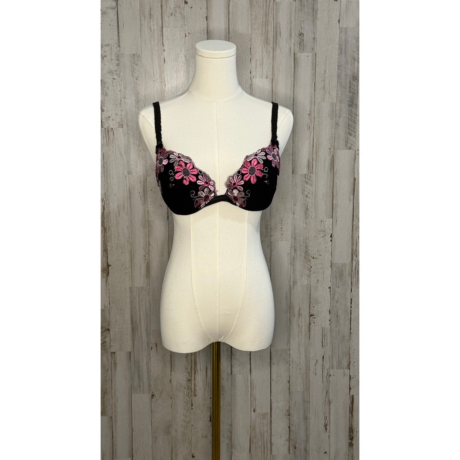 Victoria's Secret Women's Black Floral Embroidered Push-Up Bra Size 36B