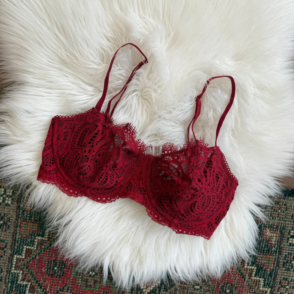 Victoria's Secret Convertible Red Lace Bra - 32DDD (32F)