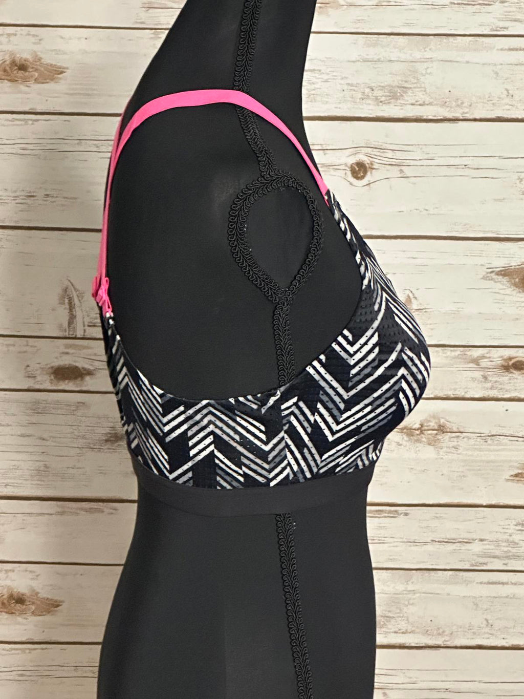 Victoria's Secret VSX Sport lightly padded mesh wireless sports bra Size 32D
